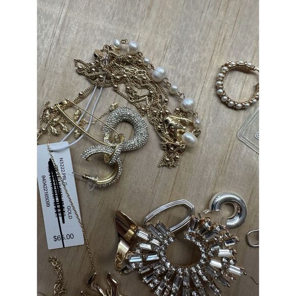 Box Of Nordstrom Jewelry Misc Pieces No Matches Gold Silver - Picture 5 of 5